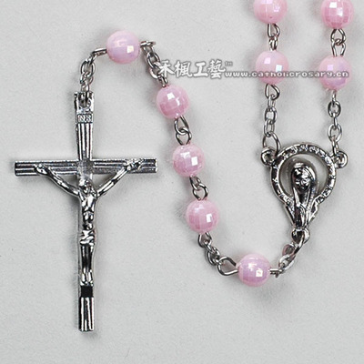 走進(jìn)天臺(tái)縣禾楓工藝制品廠 專(zhuān)注供應(yīng)天主教基督教項(xiàng)鏈與十字架塑料飾品